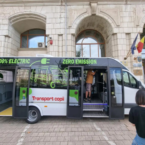 Județul Dâmbovița primește 25 de milioane de lei din partea AFM pentru microbuze electrice, hibride și alimentate cu gaz natural comprimat