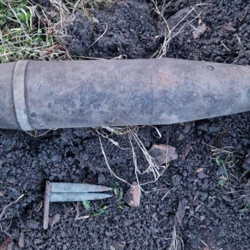 Elemente de Muniție din al Doilea Război Mondial Găsite în Curtea unui Bărbat din Satul Gârciu și Ridicate în Siguranță de Pompierii din Harghita