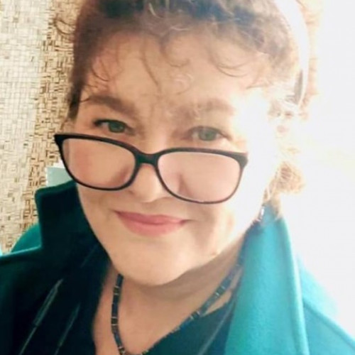 Silvia Curelaru Ibănescu prezintă 13 poeme cu o evoluție clară în Cenaclul "Noduri şi Semne" - un Acasă antologic.