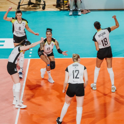 Campionatul de volei feminin - Divizia A1: CSO Voluntari, CSM Târgoviște și Volei Alba Blaj s-au calificat în semifinale, CSM București așteaptă partida crucială cu Rapid București