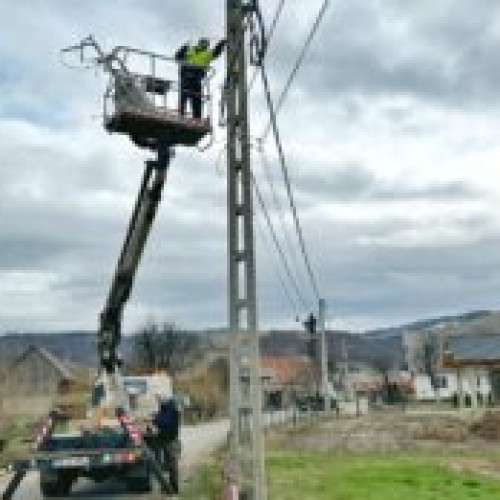 Sistem inteligent pentru iluminarea străzilor din Barcani și Sărămaș în urma unei finanțări de la Administrația Fondului pentru Mediu: Modernizarea rețelei de iluminat în comunitate.