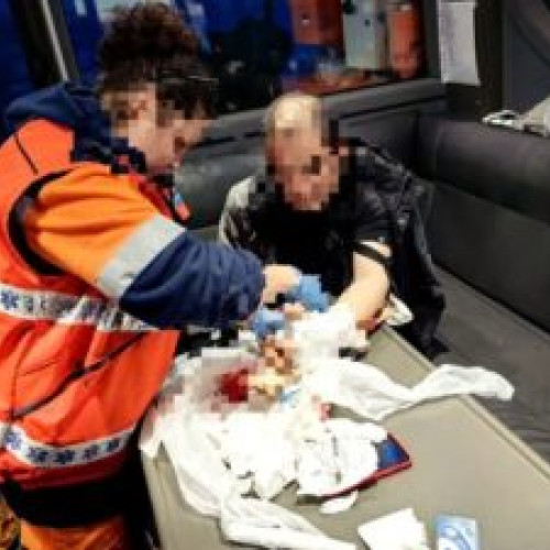 Marinar preluat grav rănit de la navă de echipajul ARSVOM