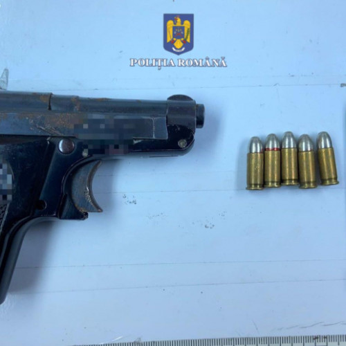 Arestat pentru agresiune sexuală, bărbatul avea în mașina sa un pistol fără drept deținător (VIDEO)