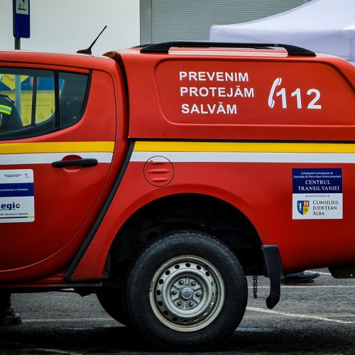 Pompierii din Alba Iulia Intervin la Două Incendii de Vegetație. Sămbătă, 30 Martie 2024, Soliciați pentru Stingerea Focurilor