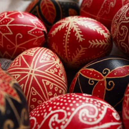 Sfântu Gheorghe găzduiește Maratonul Incondeierii Oualelor înainte de Paștele catolic