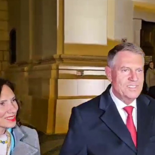 Președintele Klaus Iohannis și soția sa participă la slujba de Înviere de la Sibiu

[News] - Președintele Klaus Iohannis și soția sa merg la slujba de Înviere din Sibiu - Mesaj de Paște pentru creștinii Catolici