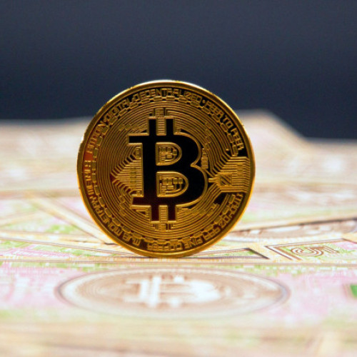 Cotaţia bitcoin continuă să scadă în urma unor pierderi uriaşe, la a treia zi consecutivă, transmite CNBC. Moneda virtuală a atins un nou minim după trei zile de declin.