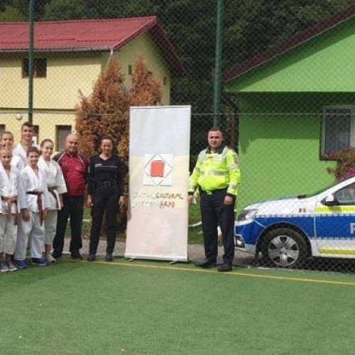 Campania de prevenire a victimizării elevilor din județul Arad se extinde în taberele de agrement