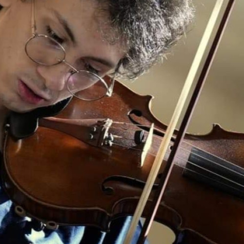 Ștefan Aprodu, invitat special pentru un concert simfonic de excepție la Filarmonica Pitești!