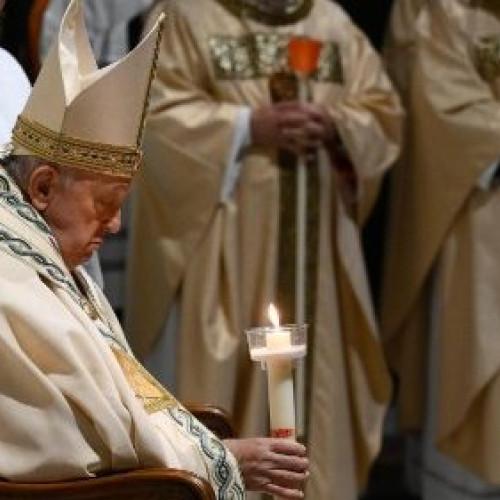 Creştinii din întreaga lume sărbătoresc azi prima zi de Paşti – Papa Francisc a condus liturghia în Vigilia Pascală la Vatican