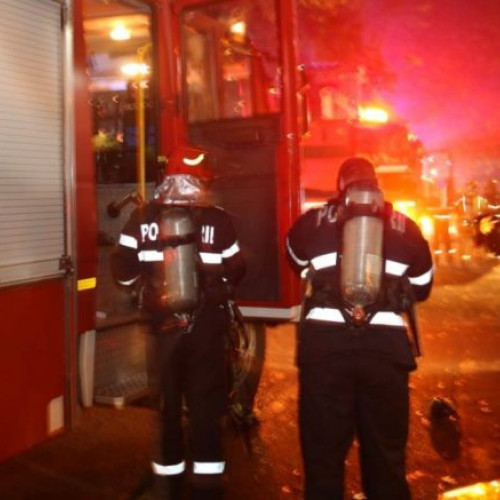 Incendiu violent la o casă în Borșa: Echipaje de intervenție pun capăt flăcărilor în orașul din Maramureș.