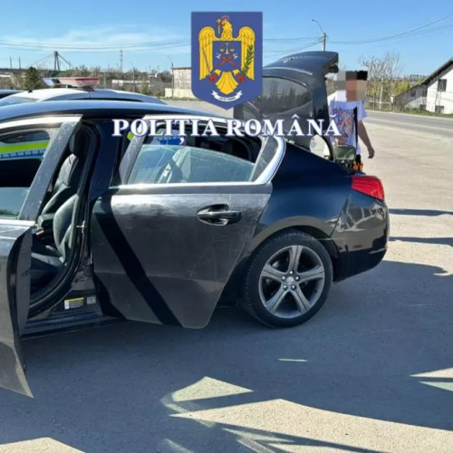Un minor, sub influența substanțelor interzise, a fost găsit însoțit de alți tineri într-un vehicul suspect în Agigea