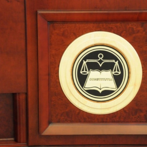 CCR a respins sesizarea depusă de preşedintele Klaus Iohannis privind permisiunea de a conduce scutere pentru posesorii de carnet B