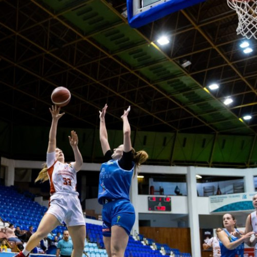 Baschetbalistele din Mureș, înfrângere în deplasare la Cluj: scorul final, 75-44