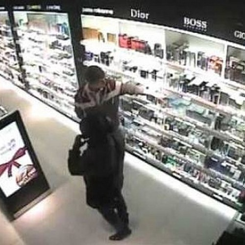 Tinerii din Satu Mare au furat parfumuri din magazin, fără să le plătească