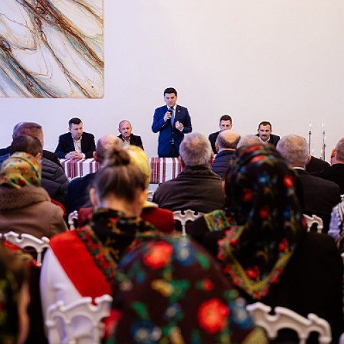 Adrian Cozma s-a întâlnit cu românii din Paris, încurajând legăturile cu patria mamă