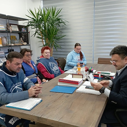 Protestul Asistenților Maternali în fața Prefecturii Satu Mare: Prefectul ascultă doleanțele și promite transmiterea lor la Guvernul României