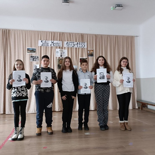 Comemorarea patriotului Iuliu Maniu la Carei, organizată de Direcţia de Cultură şi Şcoala Vasile Lucaciu. Elevii au omagiat viaţa şi contribuţia sa.