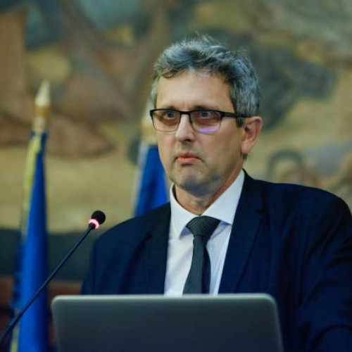 Economiștii româtii sfătuiește oamenii să nu-și mai crească nivelul de trai și să refacă economisitor plasticele în condițiile unei dobânzi putea fi un lucru foarte riscantă cu traiul în datorie până în anul 1914