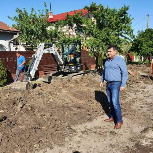 Lucrările de extindere a rețelei de canalizare în comuna Petrești au început, confirmă primarul Lucian Daniel Andrei - Firma Bogard câștigă licitația.