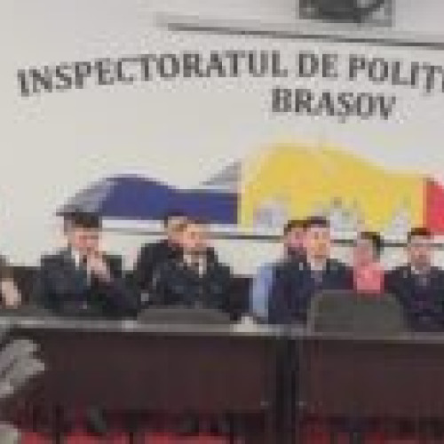 12 polițiști din Brașov au fost distinși cu titlul de excelenta "Pro Urbe" in cadrul unei ceremonii organizate de ATOP. Cei 12 polițiști au fost recompensați pentru faptele lor remarcabile în slujba comunității. Evenimentul a fost prezidat de chestorul de poliție Valentin Flucuș și Vasile Ungureanu, președintele ATOP Brașov, alături de membrii ATOP.
