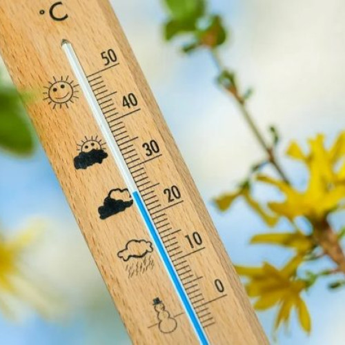 Prognoza meteo pentru luna aprilie transmisă de ANM: Temperaturi ridicate, dar și deficit de precipitații în anumite regiuni