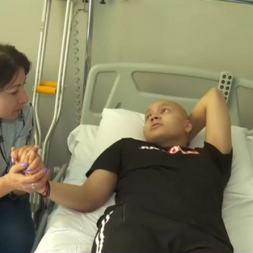 Piedicile pe care le pune statul în tratarea copiilor: Povestea lui Rafael, un băiat de 15 ani diagnosticat cu un tip de cancer rar