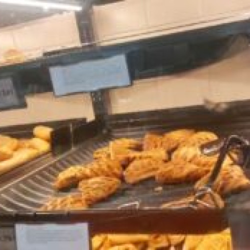 Molie a atacat produsele de patiserie la Lidl, însă a fost îndepărtată fără rănire