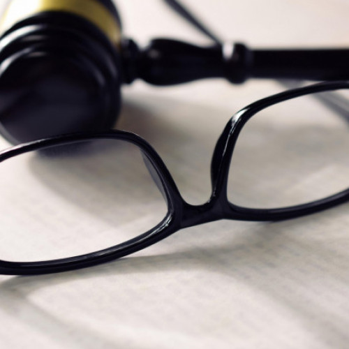 ÎCCJ: Magistrații își vor putea deconta ochelarii de vedere sau lentilele de contact