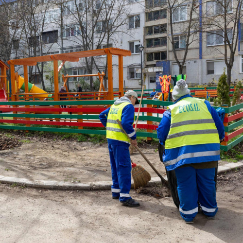 Deţinuţii din oraş vor face curăţenie în cartiere - colaborare între Ecosal şi Penitenciarul Galaţi