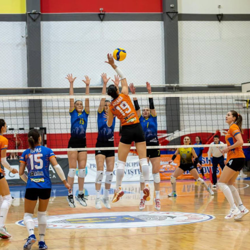 Voleibalistele de la CSM Târgoviște se pregătesc pentru primul duel cu CSO Voluntari în semifinalele campionatului de volei