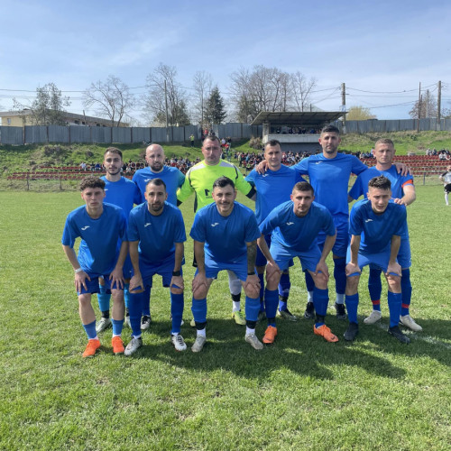 Surpriză în derbiul Ligii a IV-a: Covurluiul și Alegria s-au confruntat într-un meci decisiv, dar victoria a fost câștigată de Alegria Matca al cărei gol a fost marcat de Mădălin Stoian, în timp ce Ciotârcă (de la gazde) a fost eliminat pentru lovitura dată unui adversar.