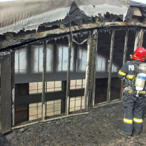 Incendiu la o hală pe Calea Prutului - Mobilizare impresionantă a pompierilor!
