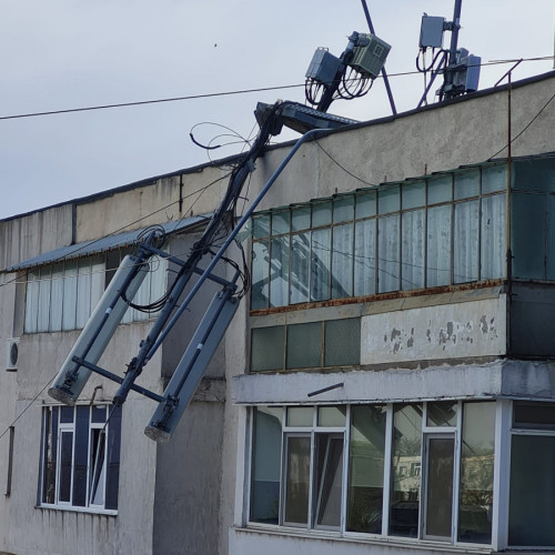 Doborârea unei sirene din Galați de vijelia puternică de marți, intervenția pompierilor necesară pentru îndepărtarea pericolului