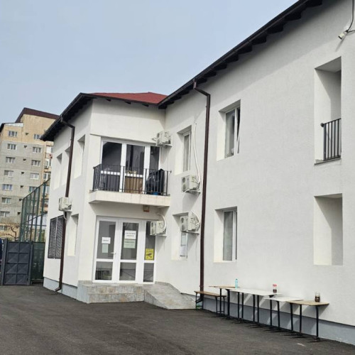 Casa de Pensii Dâmbovița se mută în nou sediu, în timp ce clădirea AJPIS și AJOFM Dâmbovița este reabilitată. Noua adresă este B-dul Unirii, nr. 72, în municipiul Târgoviște. Informații la numerele 0374016448 și 0374009665 și la adresa de email: casadepensiidambovita@gmail.com. Anunț emis de instituția CJP Dâmbovița.