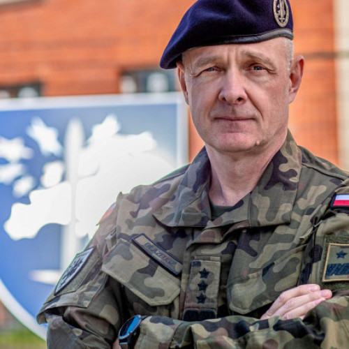 Eurocorps are un nou comandant. Cine este generalul polonez Piotr Blazeusz