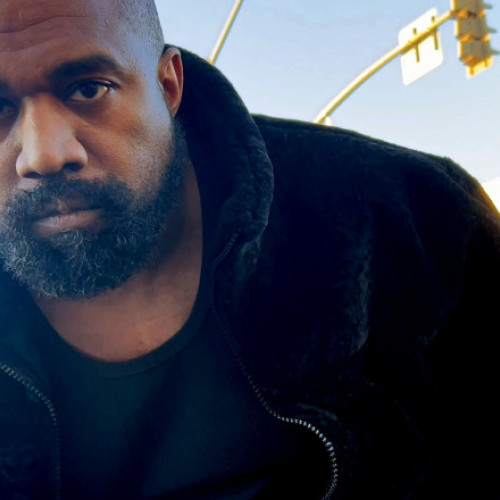 Kanye West e dat în judecată de un fost angajat pentru rasism și antisemitism. Rapperul ar fi spus că „Hitler era fabulos și inovator”