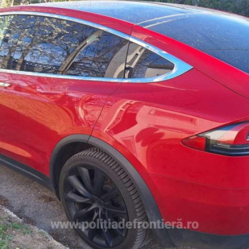 Autoturism marca Tesla, furat în Germania, a fost găsit în Huși în aceeași zi