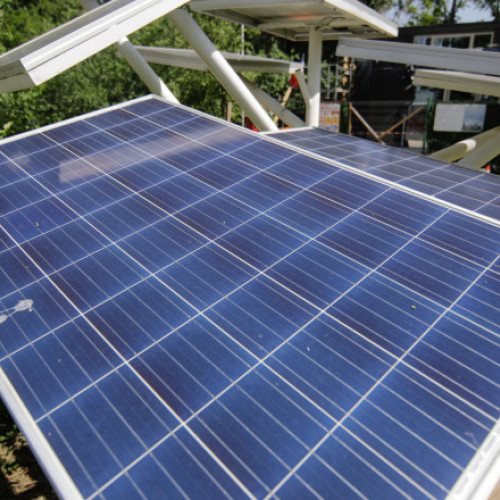 Prosumatorii români, înșelați de stat: își dau energia în rețea, dar nu primesc banii promiși