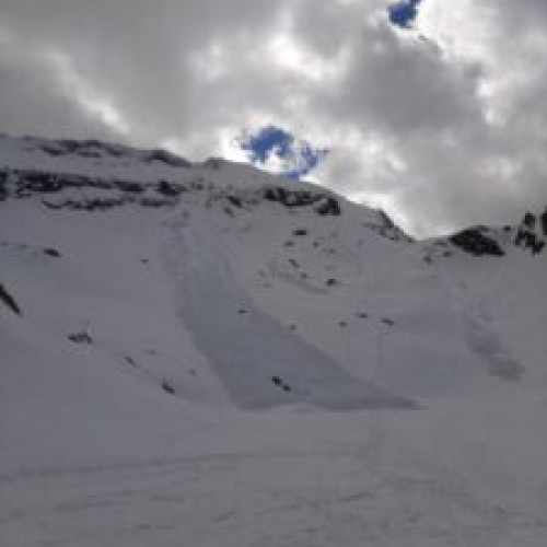 Avalanşă de mari dimensiuni în Munţii Făgăraş, zona Bâlea Lac: Imagini cu evenimentul postate online de organizaţia Avalanşe în Carpaţi