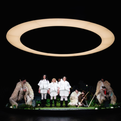 Teatrul Dramatic prezintă spectacole culturale la Weekend cu tema centrală fiind păstrată și abordarea unor subiecte relevante. Vineri, ascultați povestea "Miorița" și sâmbătă, experimentați "Tomodachi". Distribuțiile includ absolvenți din Galați pentru măiestria și fascinația unice, joi, 04 aprilie 2024.