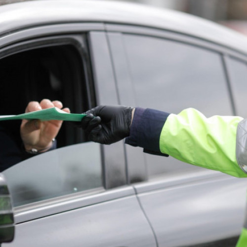 Tată și fiu reținuți pentru dare de mită în județul Mureș