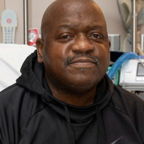 Bărbatul care a primit un transplant de rinichi de porc a fost externat și se simte bine