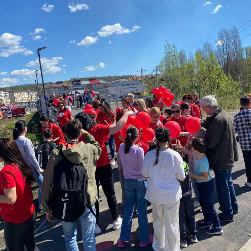 Femeile social-democrate din Moreni ofera copiilor carti de povesti cu ocazia Zilei Internationale a Cartii pentru Copii