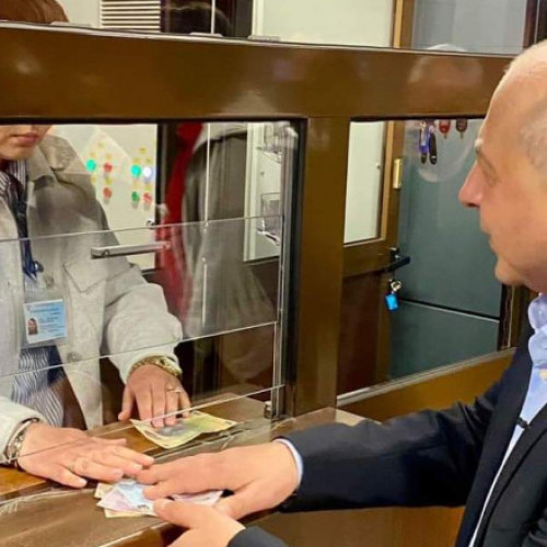 Foto Cîrstoiu explică de ce a mers cu metroul: „Trebuie să vină la Primăria Capitalei”. La o zi distanță, candidatul PNL-PSD a șters pozele