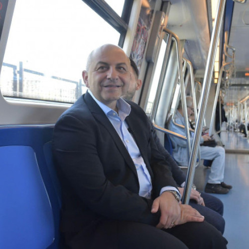 Candidatul PSD-PNL la Primăria Capitalei, Cătălin Cîrstoiu, a luat din nou metroul: „O să repet acțiunea. Nicușor, ți-am păstrat un loc”. Metrorex trebuie să ajungă sub conducerea Primăriei Municipiului București
