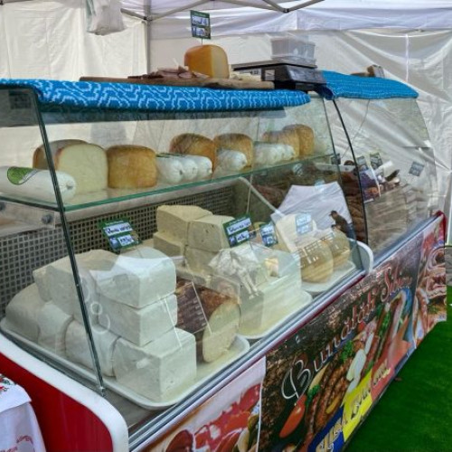 Târg de produse românești, în Parcul Alexandru Ioan Cuza, cu sprijinul Ministerului Agriculturii și Dezvoltării Rurale, în perioada 5-7 aprilie. Organizat de Cooperativa Agricolă Caprirom Sud Muntenia, în sectorul 3.