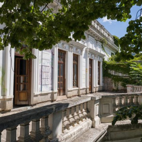 Săptămâna designului românesc va avea loc în locația fostului restaurant CINA din București! Program complet și detalii despre tema ediției a 12-a, "Unlock The City". Acces gratuit pentru elevi, studenți și pensionari, bilet cu 50% reducere la plată cu card UniCredit.