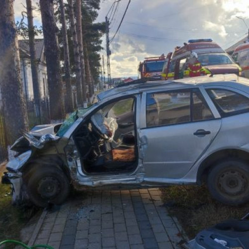 Accident mortal la Poiana Stampei - Tir și autoturism se izbesc, două persoane încarcerate