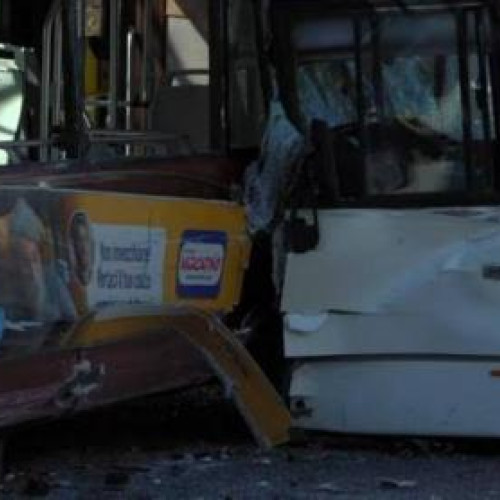 Victime în urma tragicului accident dintre un TIR și un autoturism: un decedat și o persoană grav rănită